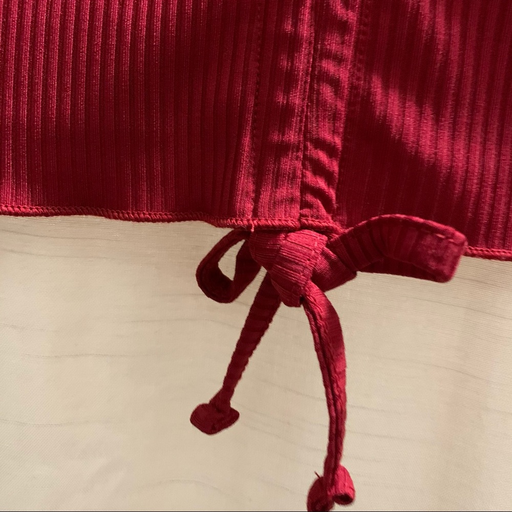Red Ribbed Cropped Drawstring-Tie Ruched-Front Top - Picture 7 of 11